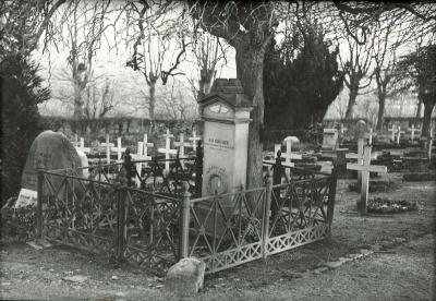 Kirkegården med Rolanders gravsten - år 1902