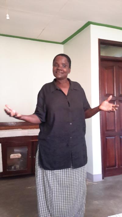 Elinah fortæller i podcasten om Mental Health Uganda